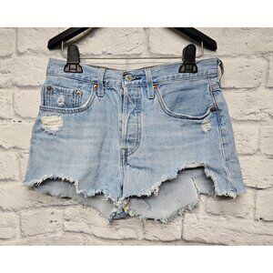 LEVI STRAUSS 27 LIGHT WASH 501 SHORTIE JEAN RIPPED DISTRESSED BUTTON FLY SHORTS